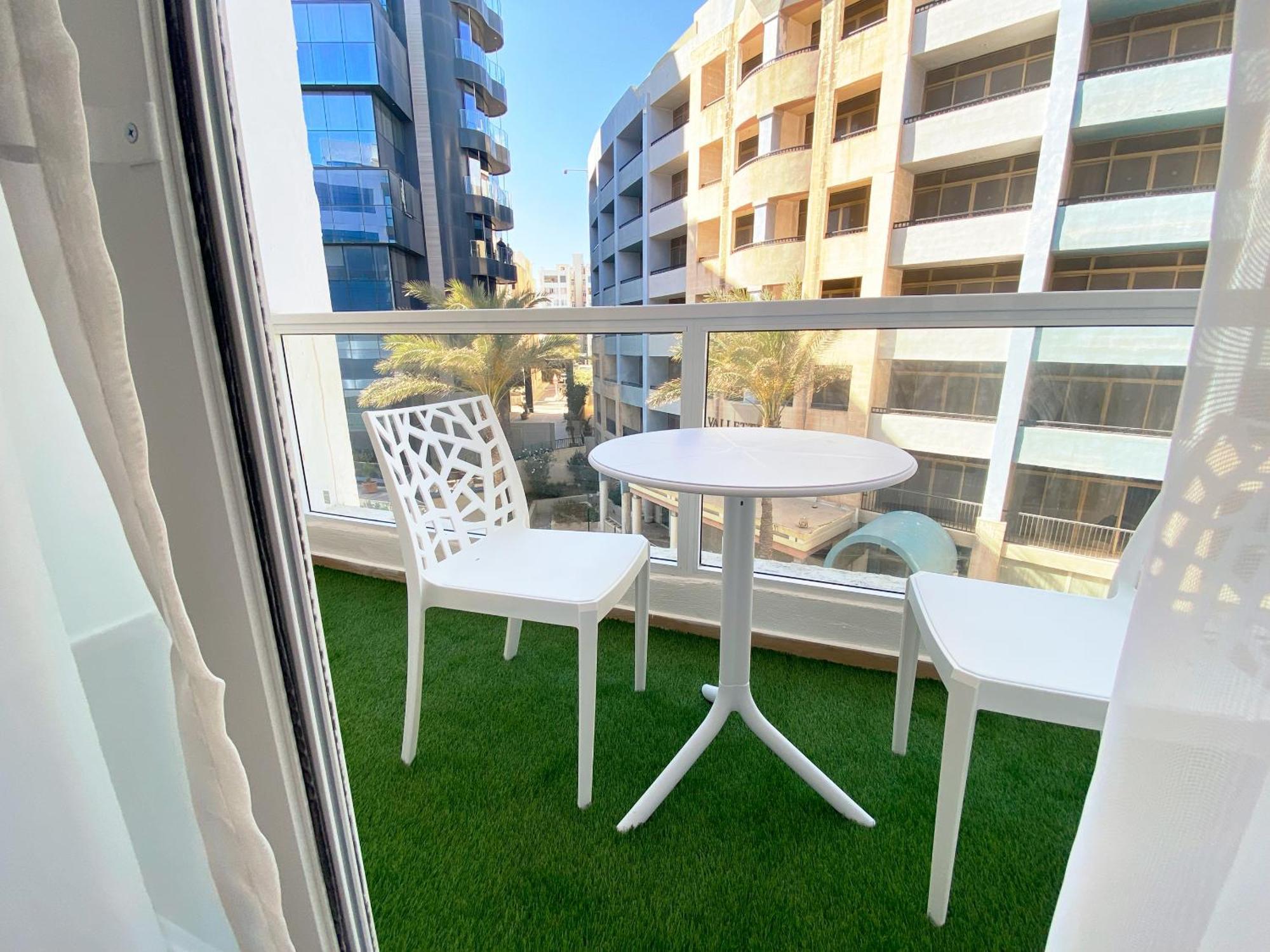 Miami Apartments Saint Julian's Exterior photo